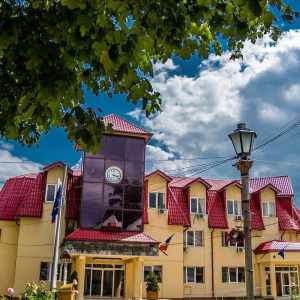 Read more about the article Constantin Ana: Primăria Pucioasa nu își închide porțile!