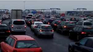 Read more about the article Autorităţile folosesc capacitatea maximă a PTF Nădlac II pentru primirea convoiului de români blocaţi, marţi, în Austria