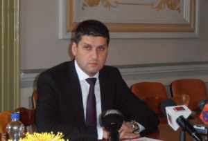 Read more about the article GABRIEL BORIGA: S️ingura soluție – AUTOIZOLAREA TOTALĂ ȘI ÎNCHIDEREA GRANIȚELOR ȚĂRII