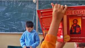 Read more about the article Premieră școlară: Ora de Religie, difuzată la Trinitas TV