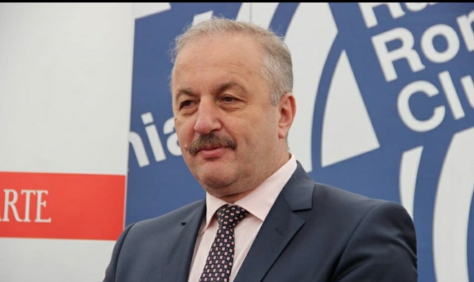 You are currently viewing Vasile Dâncu, studiu național: 9 din 10 români cred în Dumnezeu!