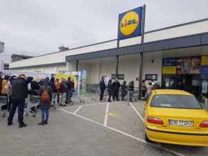 Read more about the article COZI ȘI AGLOMERAȚIE LA INTRAREA ÎN SUPERMARKETURILE DIN MUNICIPIUL TÂRGOVIȘTE