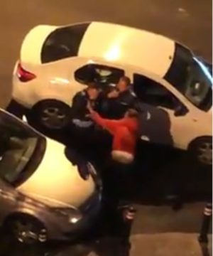 Read more about the article La București, un bărbat a fost bătut de poliție pe stradă pentru că a ieșit după ora 22