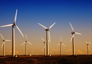 Read more about the article Turbinele eoliene au asigurat, azi-noapte, jumătate din consumul intern de energie electrică