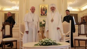 Read more about the article Patriarhul Daniel mulțumește Papei Francisc pentru donația făcută Spitalului Județean din Suceava