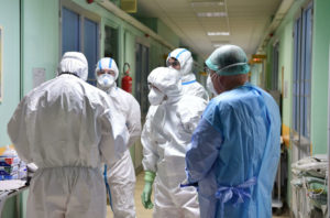 Read more about the article Sindicaliștii din sănătate afirmă că dacă se menține ritmul actual, în 27 de zile toți angajații din sistemul sanitar vor fi infectați cu covid 19