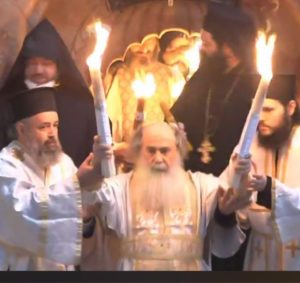 Read more about the article Sfânta Lumină a coborât și în acest an la Mormântul Domnului Iisus Hristos