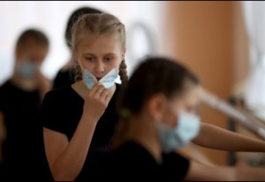 You are currently viewing Medic pediatru: Nu mergem cu copiii în parc, la leagăne sau în alte zone comune cu alți copii!