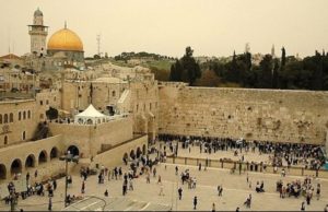 Read more about the article Inedit: Portal de rugăciuni online, la Zidul Plângerii din Ierusalim