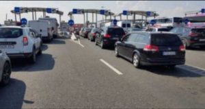 Read more about the article Aproape 14.000 de persoane şi 10.000 de maşini au tranzitat punctele de frontieră în ultimele 24 de ore