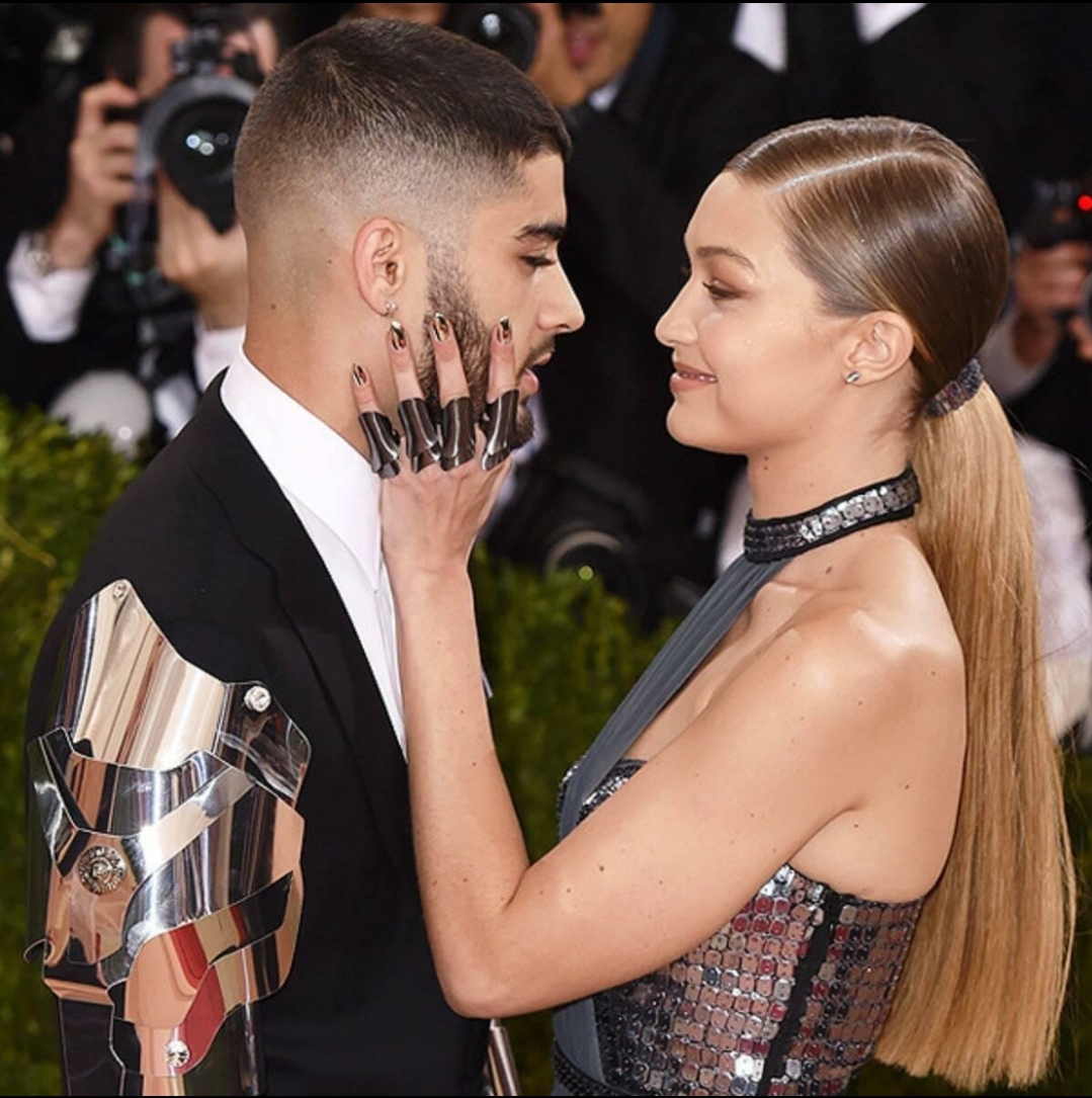You are currently viewing Frumoasa Gigi Hadid este însărcinată în cinci luni