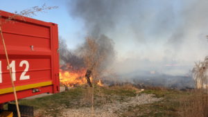 Read more about the article ALERTĂ! INCENDIU LÂNGĂ TÂRGOVIȘTE! NU MAI DAȚI FOC VEGETAȚIEI USCATE!