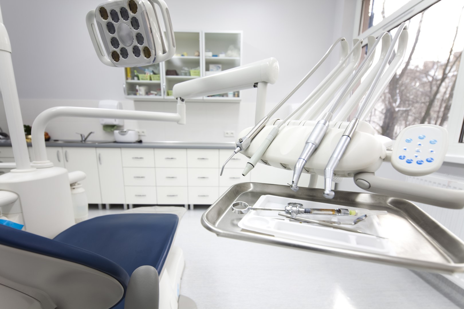 You are currently viewing Deciziile Colegiului Stomatologilor care restrângeau atribuţiile medicilor dentiști au fost abrogate