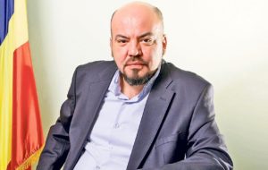 Read more about the article Nu dați cu pietre în Patriarh! Editorial de Florian Bichir