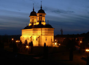 Read more about the article Avem voie să ieșim după ora 22.00 în proximitatea casei, în cazul în care avem o biserică în apropiere? POLIȚIA RĂSPUNDE!