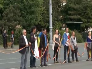 Read more about the article PROTEST ÎN PIAȚA VICTORIEI! Ativacciniștii cer imunizare naturală!