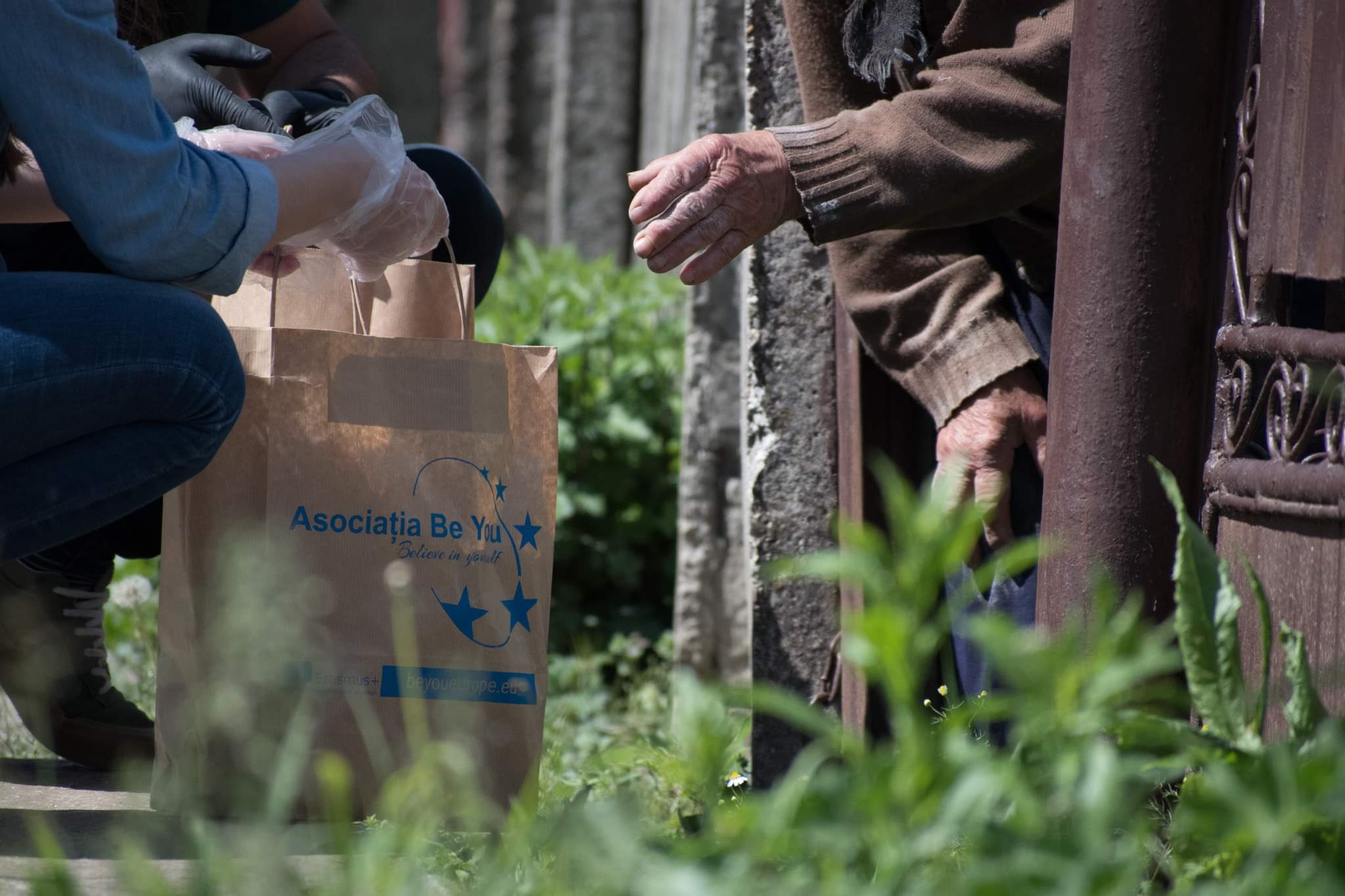 You are currently viewing Dâmbovița: Campania „În Aninoasa, izolat nu înseamnă abandonat” se află în plină desfășurare
