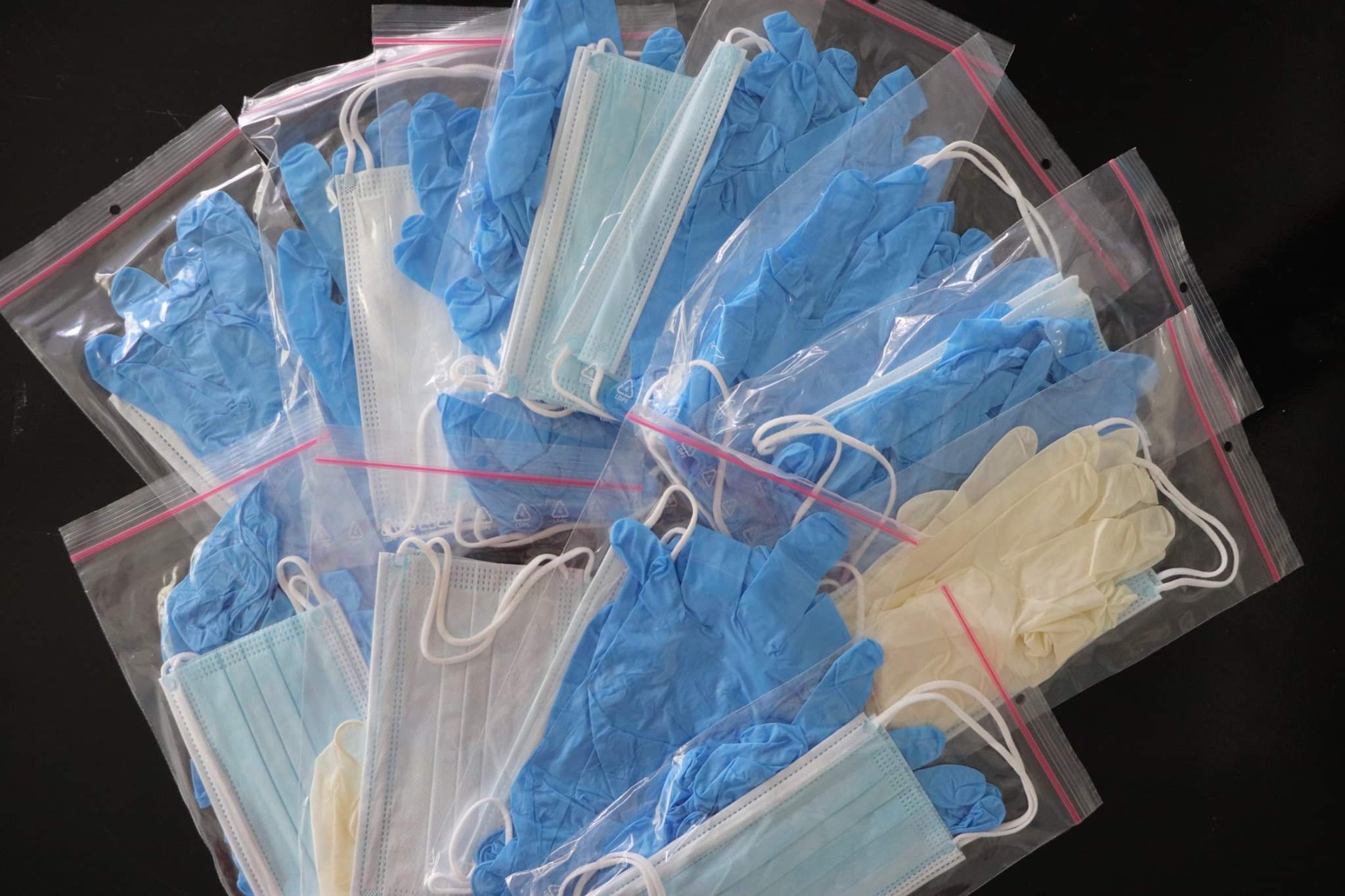 You are currently viewing Vezi unde se distribuie, azi, măști și mănuși în municipiul Moreni!