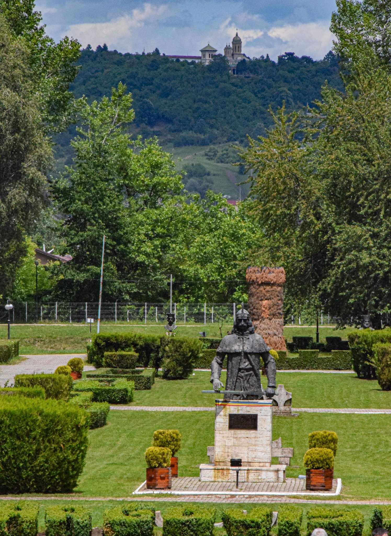 You are currently viewing VIDEO – VEZI CUM ARATĂ PARCUL CHINDIA DIN TÂRGOVIȘTE ÎN ULTIMA ZI CU RESTRICȚII!