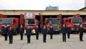 Read more about the article 10 elevi pompieri aflați în stagiu la ISU ”Basarab I” Dâmbovița au depus astăzi jurămantul militar