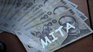 Read more about the article Director de școală plasat în arest la domiciliu pentru 30 de zile, sub aspectul săvârșirii infracțiunii de luare de mită