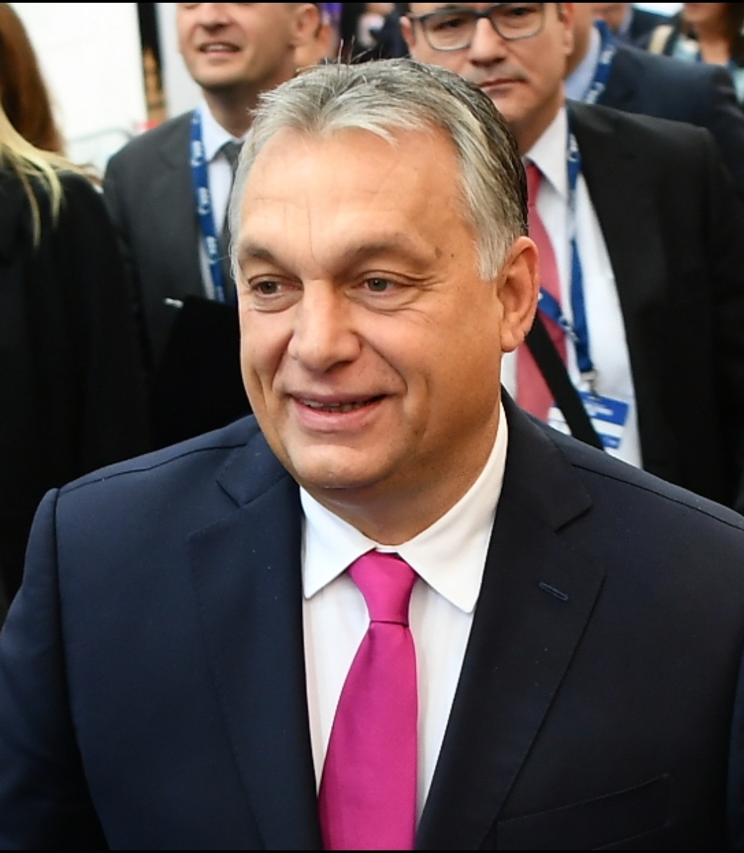 You are currently viewing Viktor Orban, despre declaraţiile lui Iohannis: Eu aştept să se clarifice situaţia. Bineînţeles, dacă vom fi nevoiţi, vom ridica mănuşa aruncată, dar deocamdată nu recomand să ne aplecăm după ea