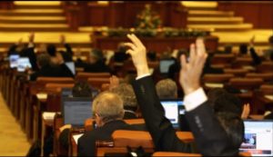 Read more about the article Parlamentul a adoptat legea care le permite părinţilor să îşi ia zile libere până la încheierea anului şcolar