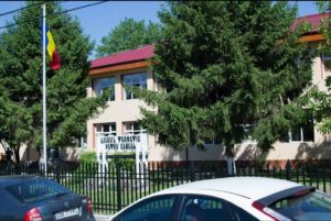 Read more about the article Unii elevi de la Liceul Teoretic „Petru Cercel” din Târgoviște accesează linkuri cu filmulețe xxx sau pun manele în cadrul lecțiilor online