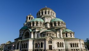 Read more about the article BULGARIA: NUMAI 84 DE DECESE, CHIAR DACĂ A LĂSAT BISERICILE DESCHISE