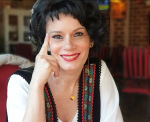 Read more about the article Ana-Maria Gheorghe, profesor la Liceul Teoretic “Petru Cercel” din Târgoviște, răspunde celor care au criticat-o pentru că a atenționat public elevii care pun filme xxx și manele în cadrul orelor online