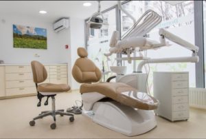 Read more about the article Regulile după care vor funcționa cabinetele de stomatologie: orar special pentru bătrâni