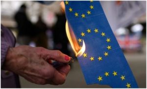 Read more about the article Germania: Până la trei ani de închisoare pentru incendierea drapelelor altor țări