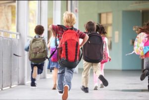 Read more about the article Elevii din Belgia revin la cursuri purtând măşti şi trecând prin puncte de control a temperaturii