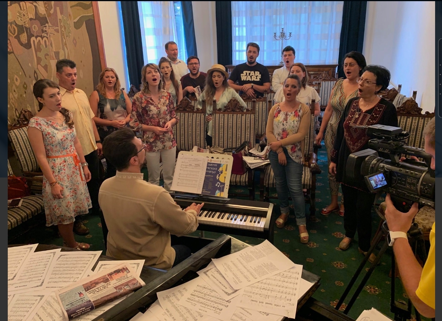 You are currently viewing Târgoviște: „Academia Tinerețea Romanței” oferă pregătire specializată tinerilor interpreți care vor participa la „Crizantema de aur”