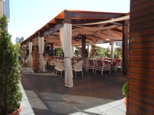 Read more about the article Alexandru Rafila: Mai bine o activitate pe terase reglementată, care reduce riscul, decât o situație nereglementată care crește riscul