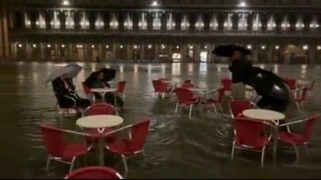 You are currently viewing Video: Un sfert din Veneția este sub ape, inclusiv centrul istoric. Fenomen spectaculos în iunie