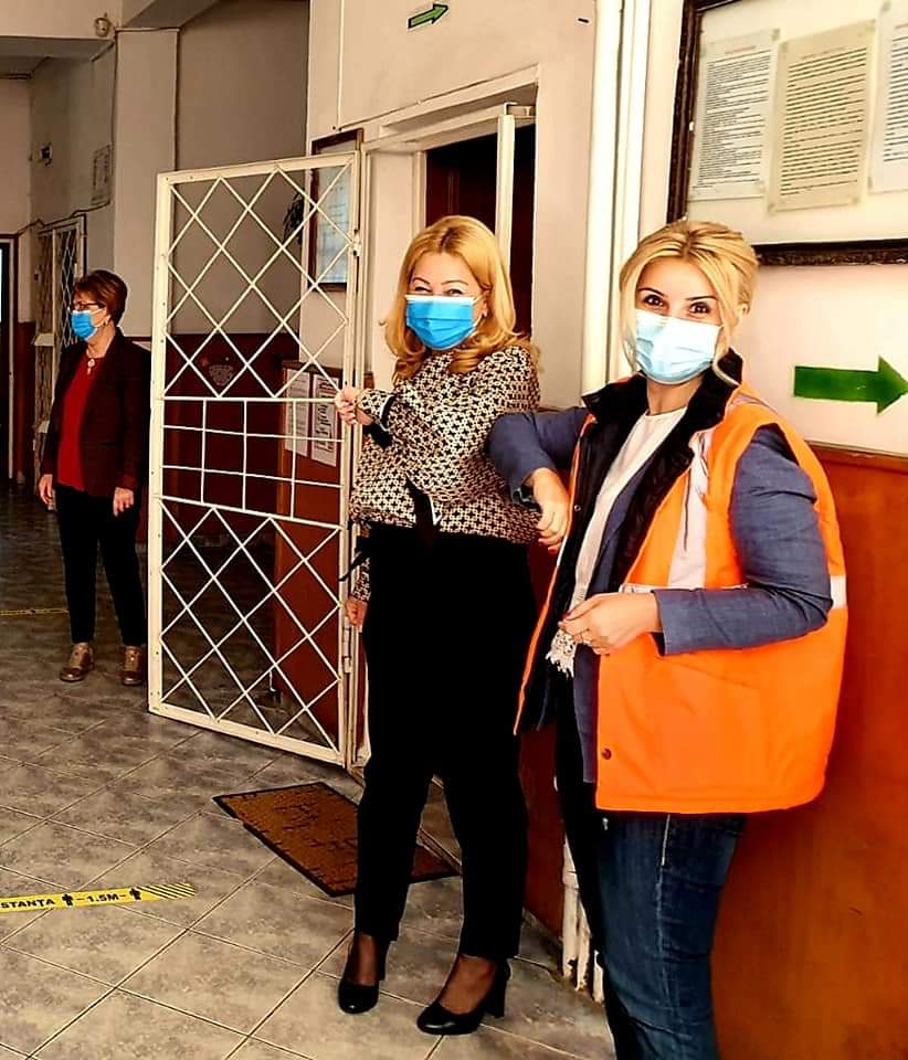 You are currently viewing Viceprimarul Monica Ilie a vizitat școlile din Târgoviște pentru a se asigura că elevii au condiții sigure de studiu