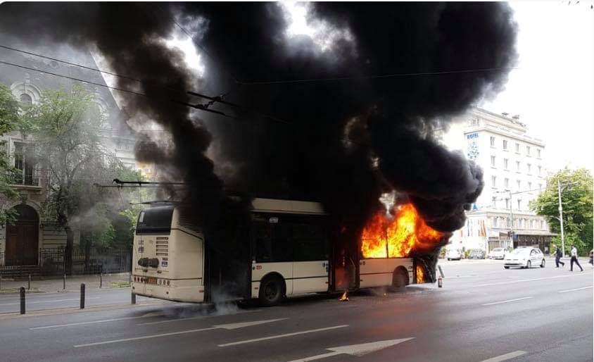 You are currently viewing TROLEIBUZ ÎN FLĂCĂRI…