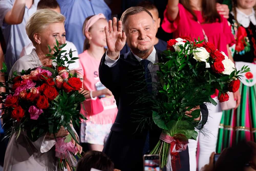 You are currently viewing Președintele polonez Andrzej Duda a câștigat primul tur al alegerilor prezidențiale