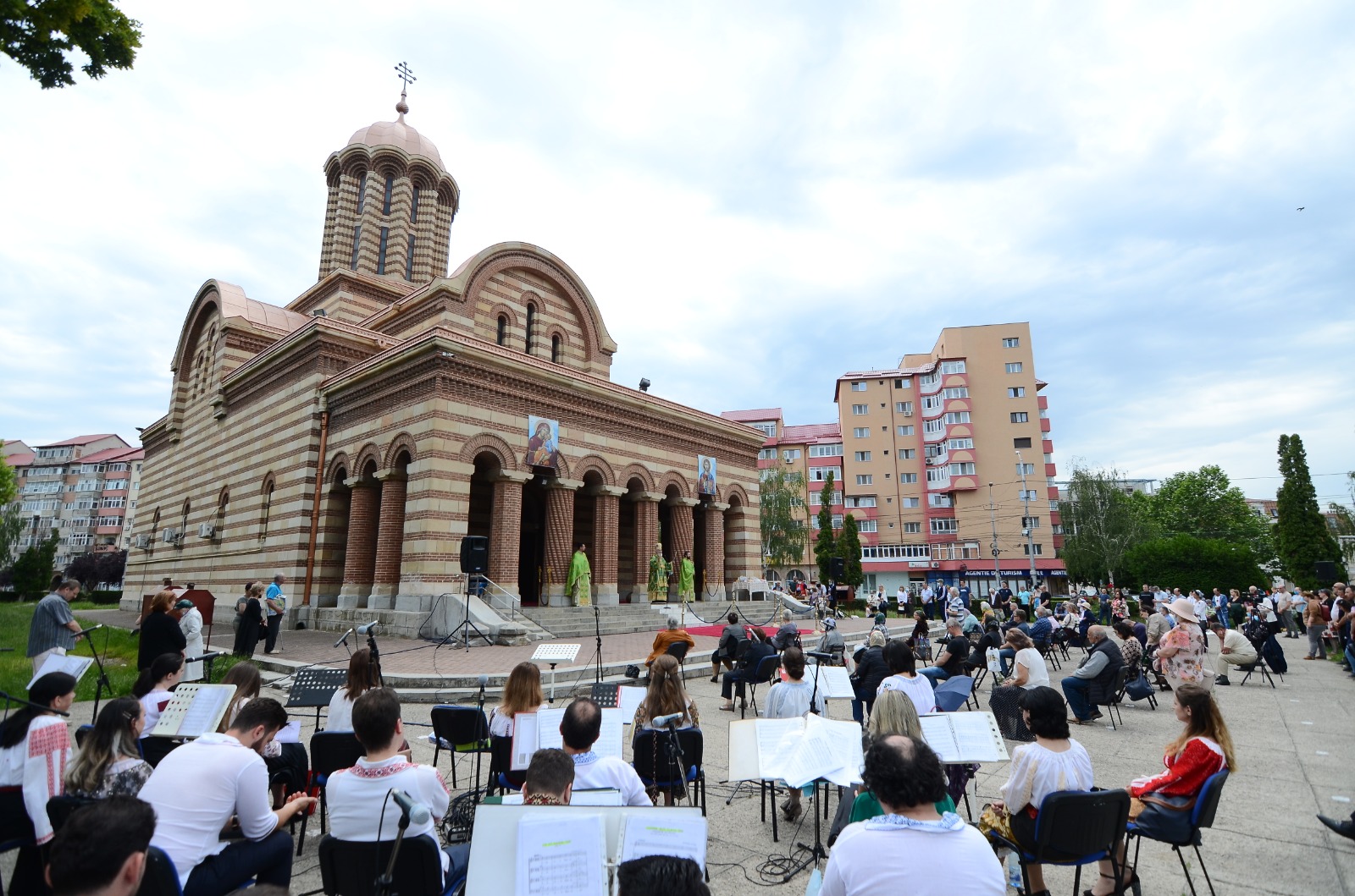 You are currently viewing RUSALIILE LA CATEDRALA DIN TÂRGOVIȘTE