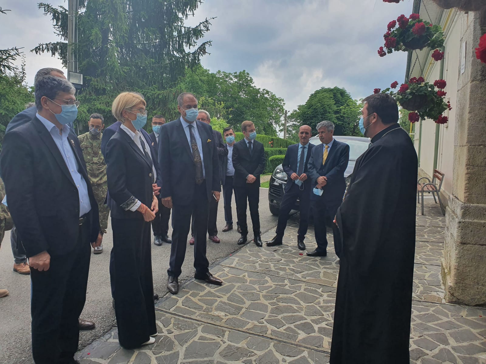 You are currently viewing Vicepremierul Guvernului României a vizitat mănăstirea Dealu