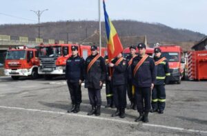 Read more about the article ZIUA DRAPELULUI NAȚIONAL VA FI OMAGIATĂ DE POMPIERII DÂMBOVIŢENI!