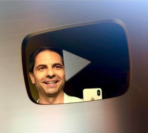 Read more about the article Dan Negru: Un vlogger român instigă pe YouTube la violarea minorelor. De aceea Trump are dreptate când cere ca rețelele de socializare sa fie considerate responsabile pentru postările utilizatorilor