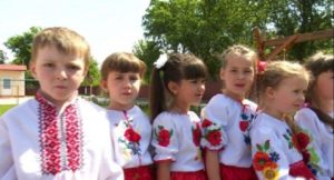 Read more about the article 5500 de elevi români de școală generală din Ucraina vor primi burse din partea statului român