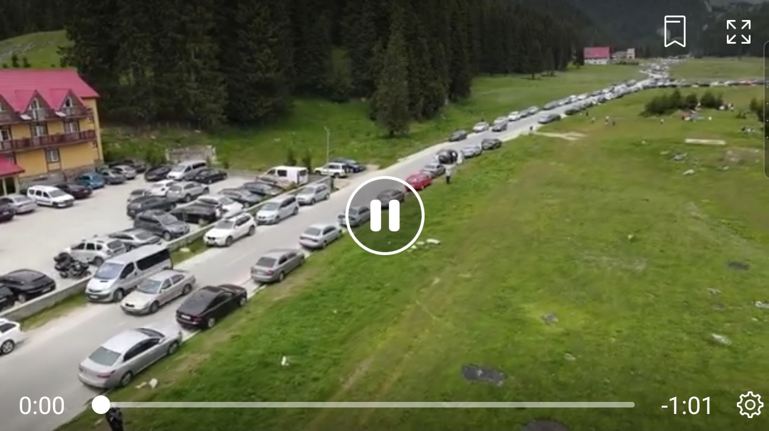 You are currently viewing VIDEO – Stațiunea Padina-Peștera asaltată de turiști, între nevoia de dezvoltare și nepăsarea unor autorități
