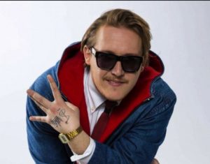 Read more about the article What’s Up, amendat după ce a bătut un bărbat în mijlocul străzii. Vezi de la ce a pornit conflictul