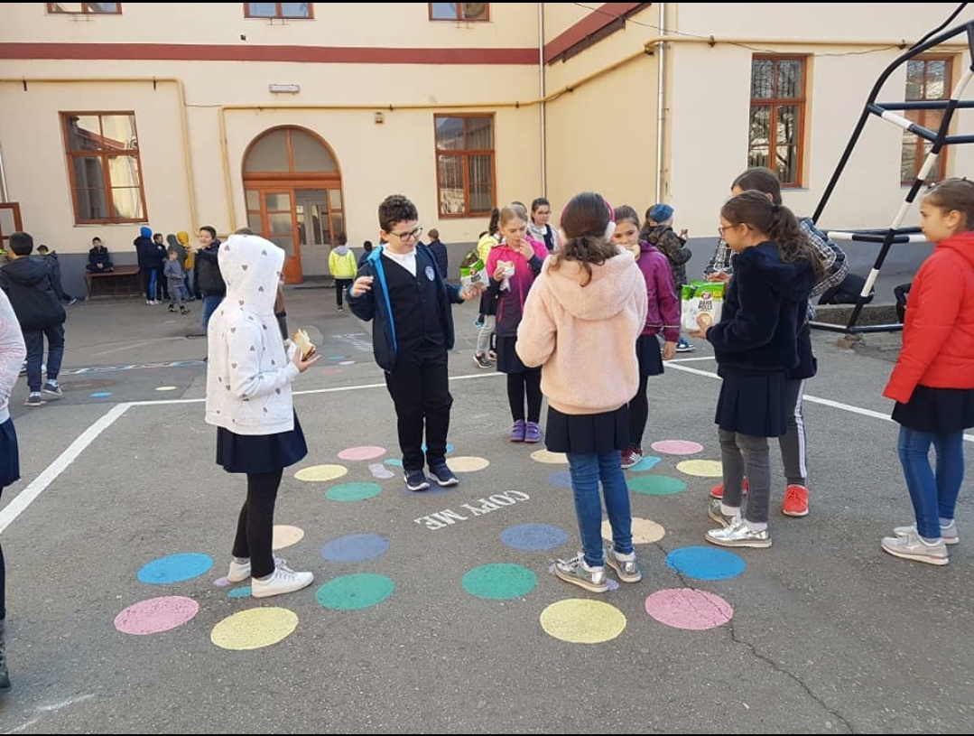 You are currently viewing Monica Anisie: Serbările de sfârșit de an și activitățile de premiere a elevilor se pot organiza în aer liber, cu respectarea distanțării