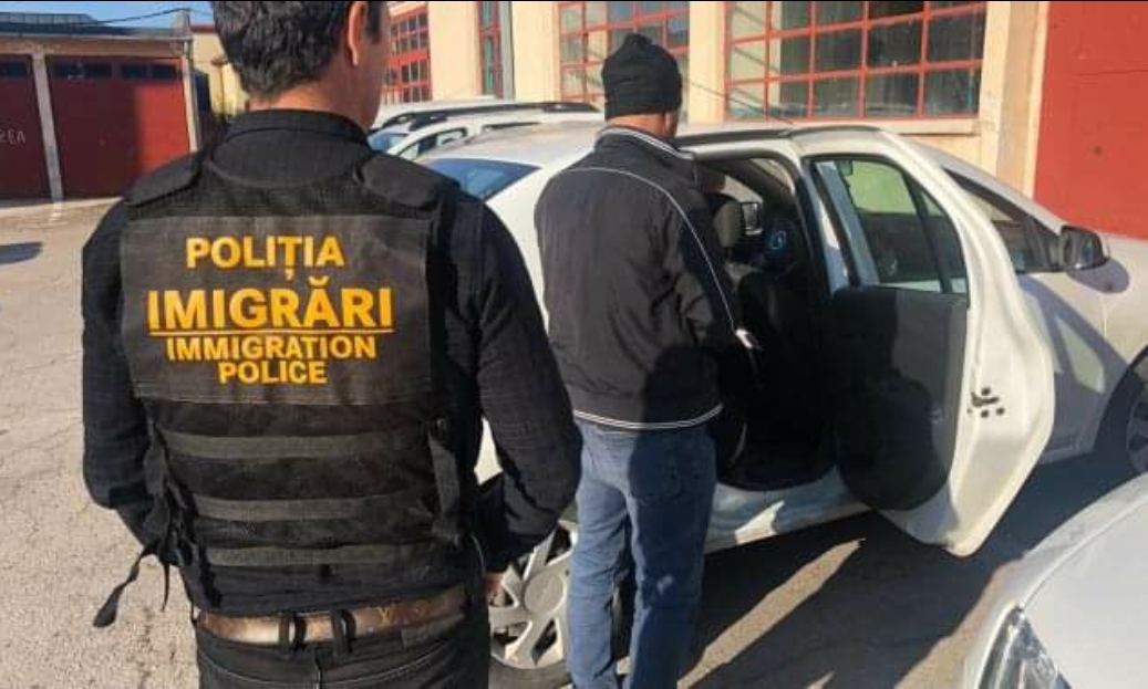 You are currently viewing ALERTĂ ÎN DÂMBOVIȚA! POLIȚIA A SALVAT DOI CETĂȚENI AFGANI CARE SE SUFOCAU ÎN REMORCA UNUI TIR