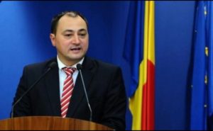 Read more about the article Mirel Palada: Cât timp se menține starea de alertă, poporul e anesteziat