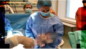 Read more about the article O femeie din Iași a născut tripleți la Maternitatea „Cuza Vodă”. Reacția tinerei mame i-a emoționat pe medici